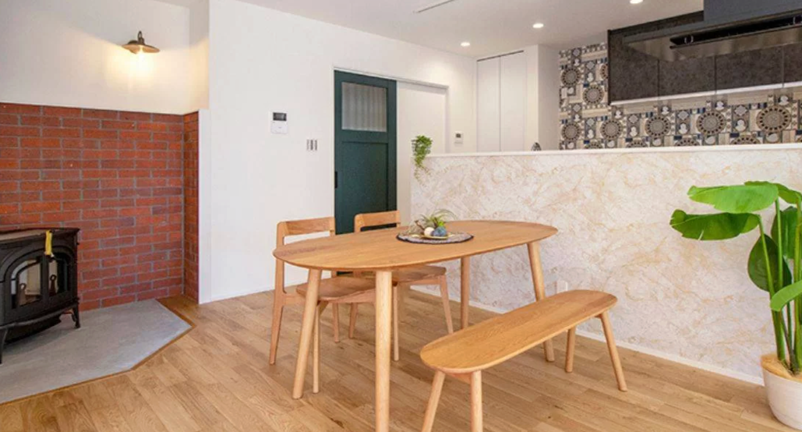 【薪ストーブのある家】注文住宅の間取りアイデアからランニングコスト・メンテナンスまで専門家が徹底解説